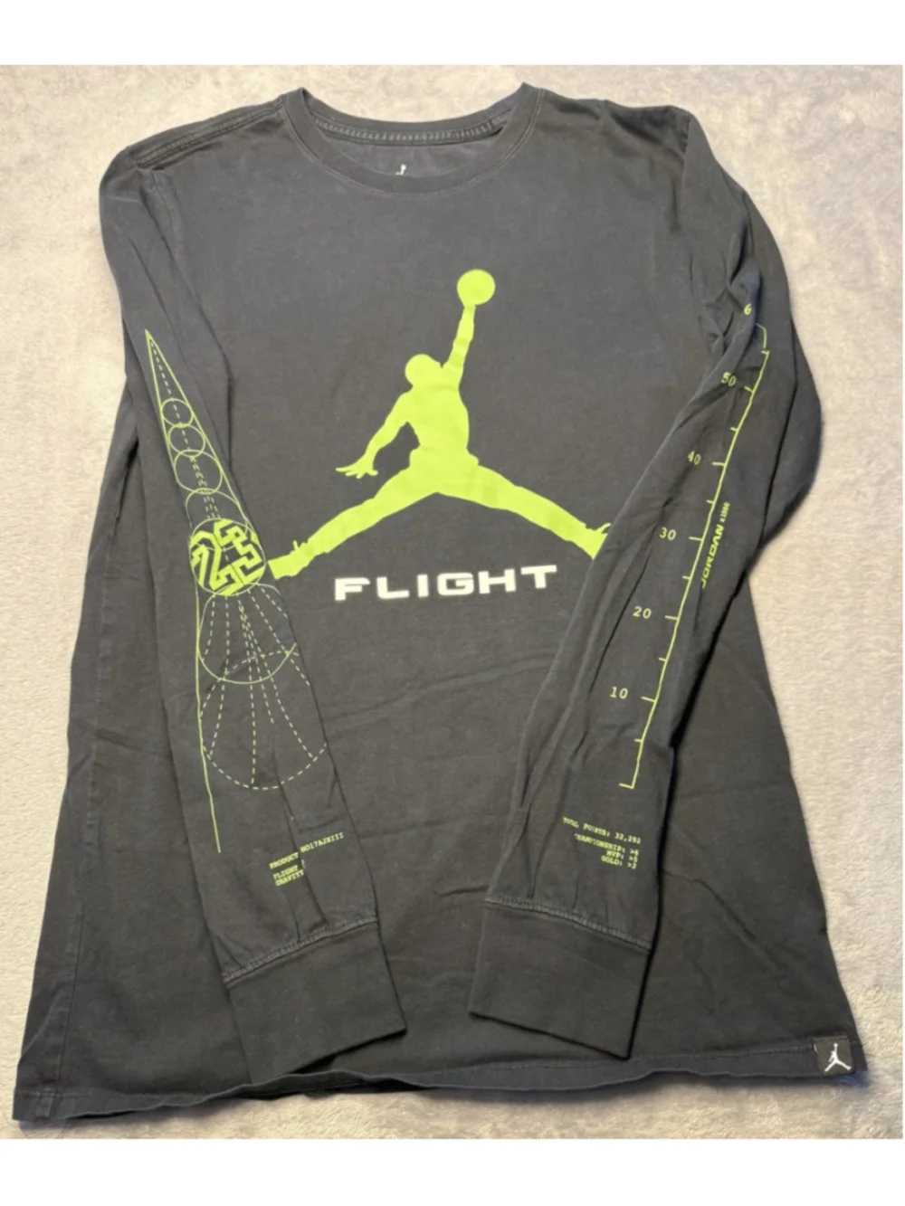 Jordan’s Men’s Medium LongSleeve T-Shirt – Sportswear Altitude Black/Green